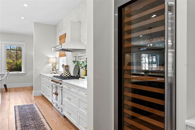 2402 W PARKLAND BOULEVARD, Tampa, FL 33609