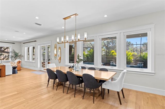 2402 W PARKLAND BOULEVARD, Tampa, FL 33609