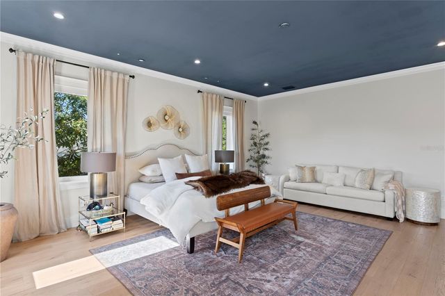 2402 W PARKLAND BOULEVARD, Tampa, FL 33609