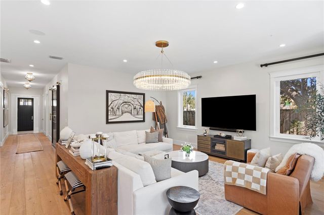 2402 W PARKLAND BOULEVARD, Tampa, FL 33609