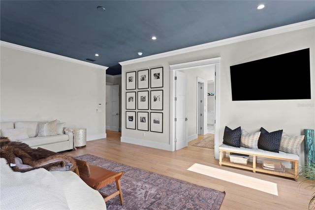 2402 W PARKLAND BOULEVARD, Tampa, FL 33609