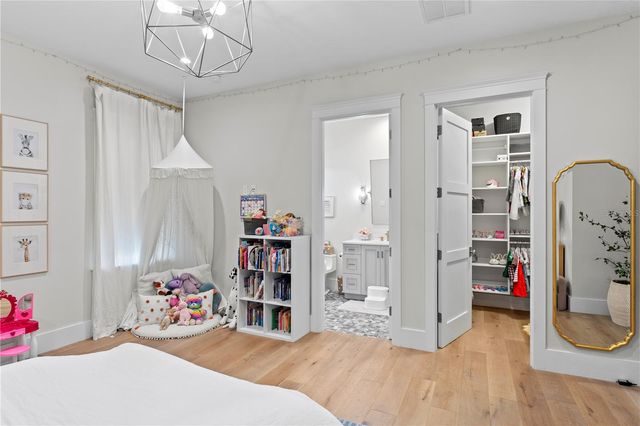 2402 W PARKLAND BOULEVARD, Tampa, FL 33609