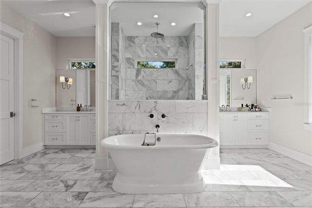 2402 W PARKLAND BOULEVARD, Tampa, FL 33609