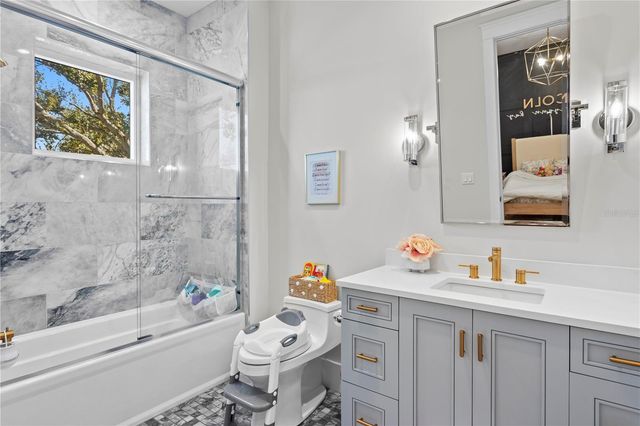 2402 W PARKLAND BOULEVARD, Tampa, FL 33609