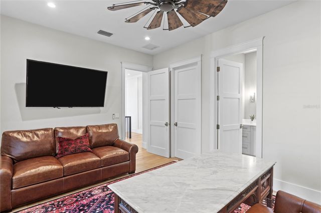 2402 W PARKLAND BOULEVARD, Tampa, FL 33609