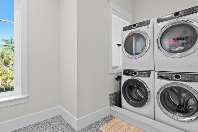 2402 W PARKLAND BOULEVARD, Tampa, FL 33609