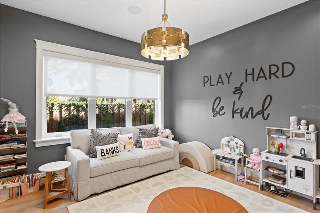 2402 W PARKLAND BOULEVARD, Tampa, FL 33609