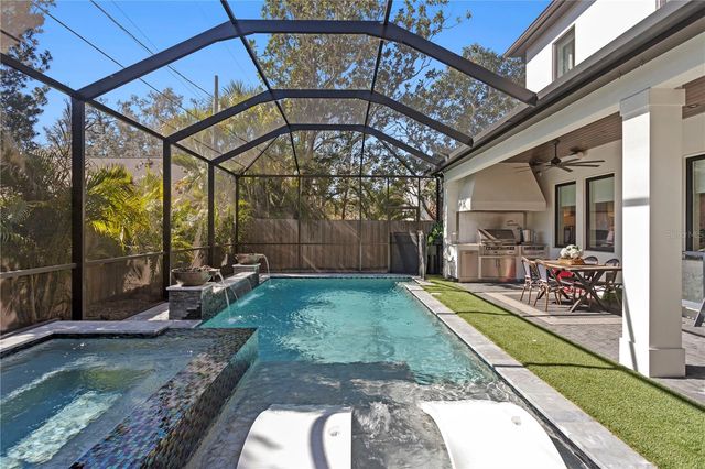 2402 W PARKLAND BOULEVARD, Tampa, FL 33609