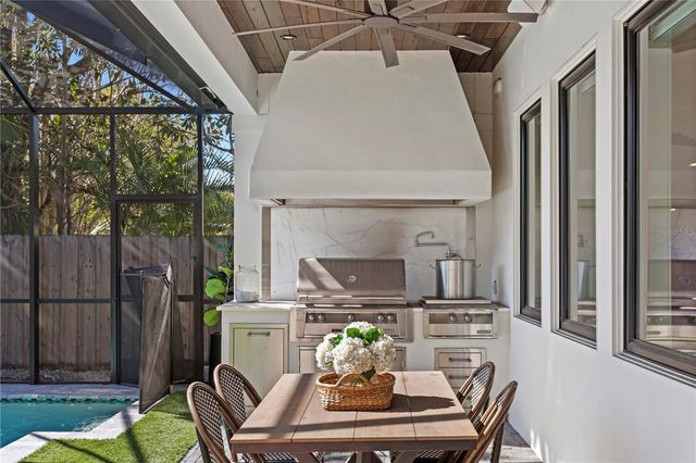 2402 W PARKLAND BOULEVARD, Tampa, FL 33609