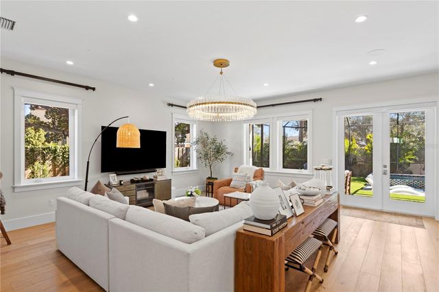 2402 W PARKLAND BOULEVARD, Tampa, FL 33609