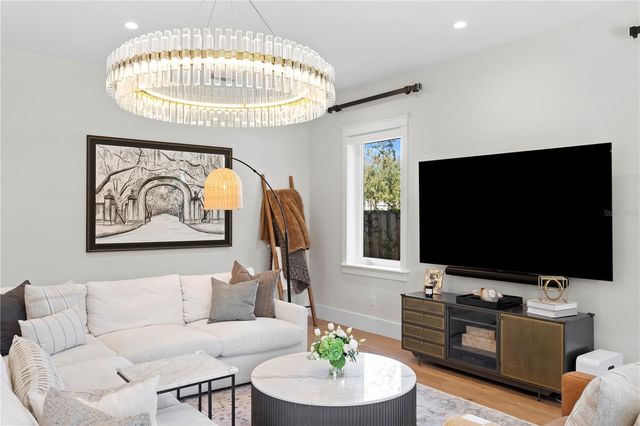 2402 W PARKLAND BOULEVARD, Tampa, FL 33609