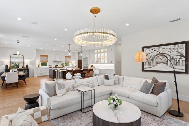 2402 W PARKLAND BOULEVARD, Tampa, FL 33609