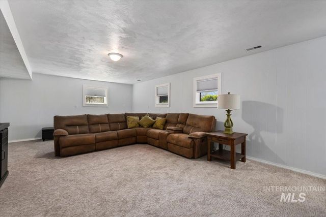 5320 W Hill Rd, Boise, ID 83703