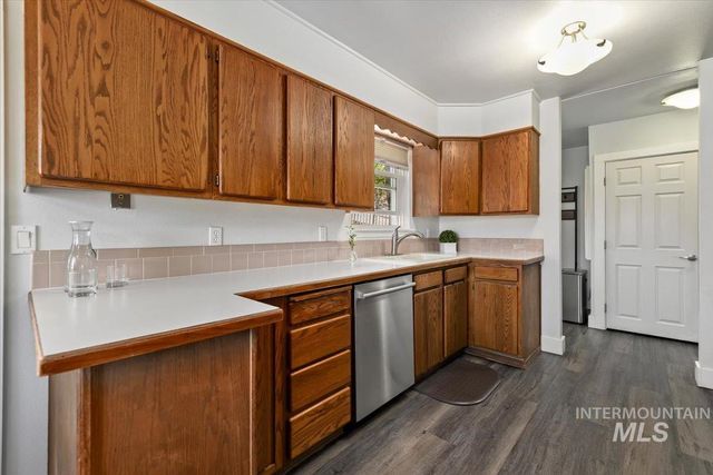 5320 W Hill Rd, Boise, ID 83703