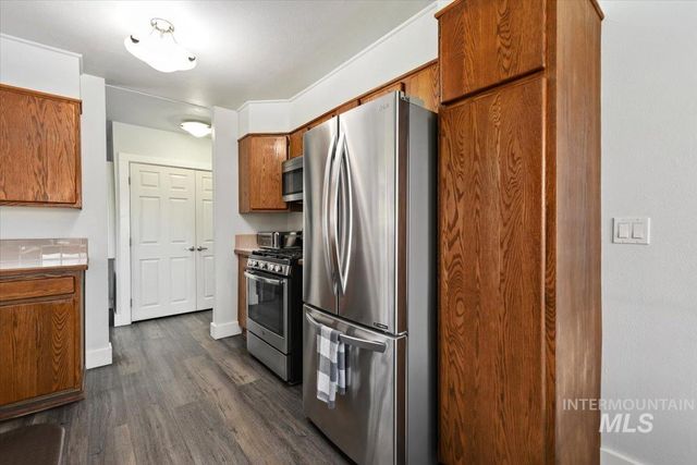 5320 W Hill Rd, Boise, ID 83703