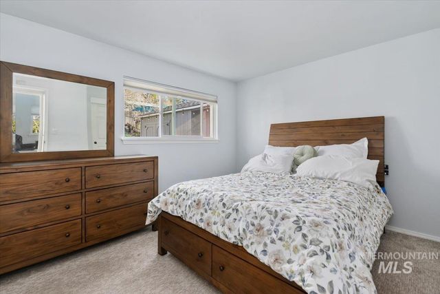 5320 W Hill Rd, Boise, ID 83703