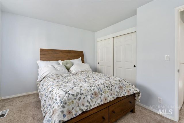 5320 W Hill Rd, Boise, ID 83703