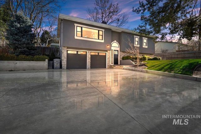 5320 W Hill Rd, Boise, ID 83703