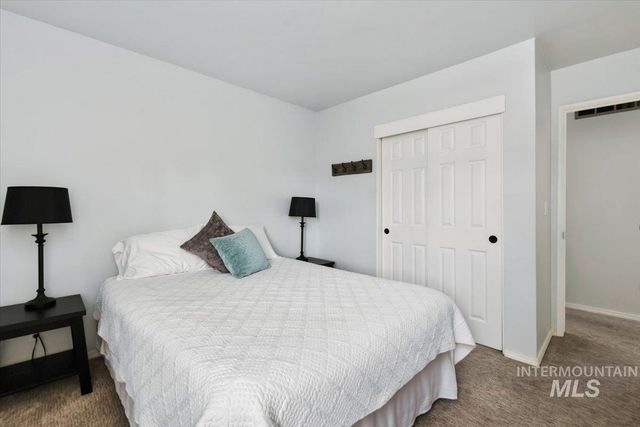 5320 W Hill Rd, Boise, ID 83703