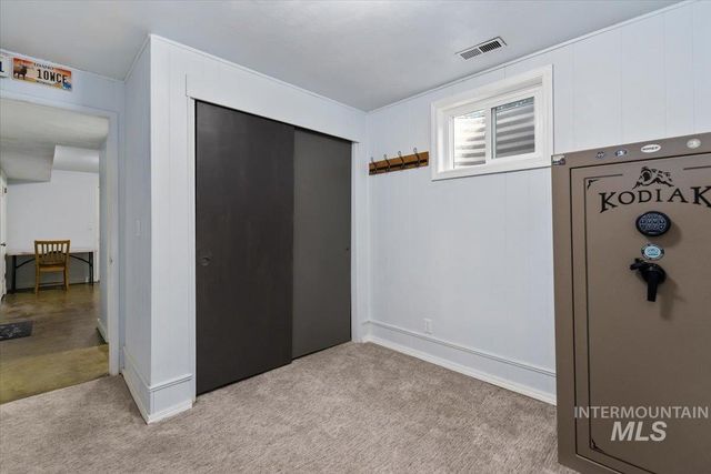 5320 W Hill Rd, Boise, ID 83703