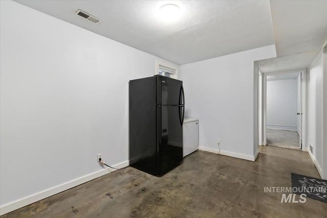 5320 W Hill Rd, Boise, ID 83703