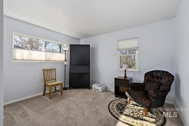 5320 W Hill Rd, Boise, ID 83703