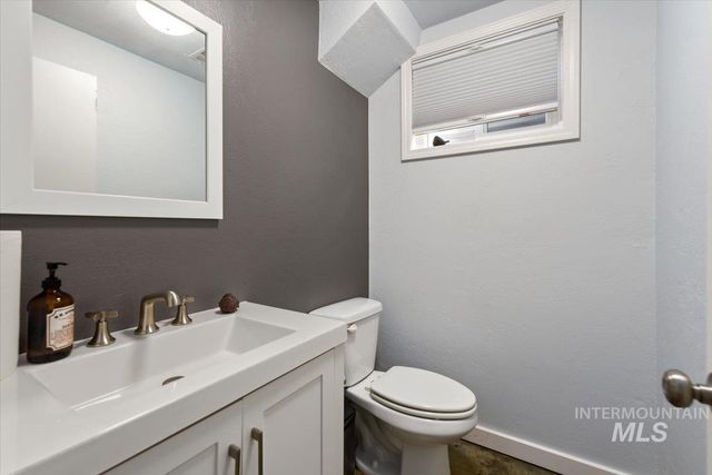 5320 W Hill Rd, Boise, ID 83703