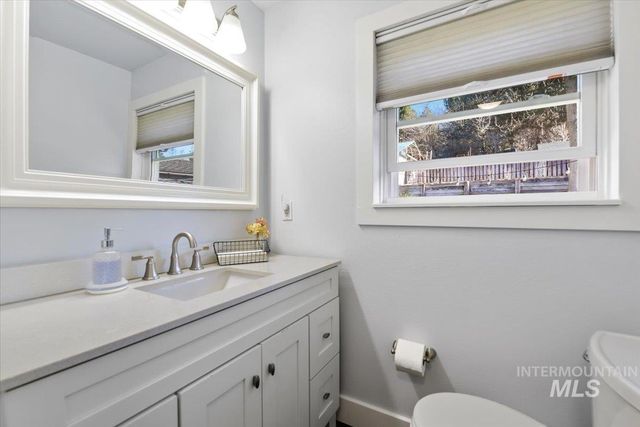 5320 W Hill Rd, Boise, ID 83703