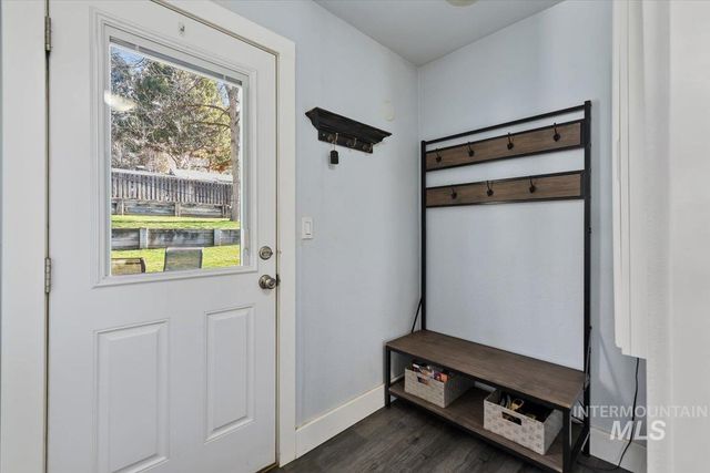 5320 W Hill Rd, Boise, ID 83703