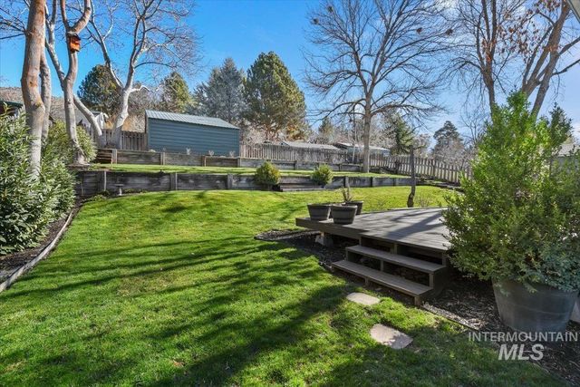 5320 W Hill Rd, Boise, ID 83703