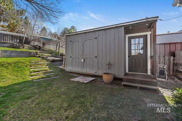 5320 W Hill Rd, Boise, ID 83703