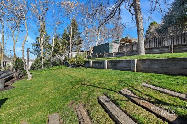 5320 W Hill Rd, Boise, ID 83703