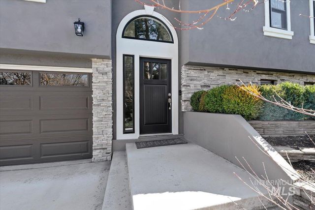 5320 W Hill Rd, Boise, ID 83703