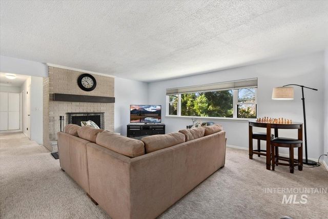 5320 W Hill Rd, Boise, ID 83703