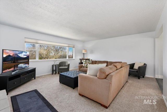 5320 W Hill Rd, Boise, ID 83703