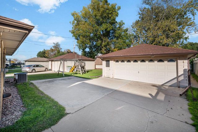 4758 S 22nd street STREET S, Milwaukee, WI 53221