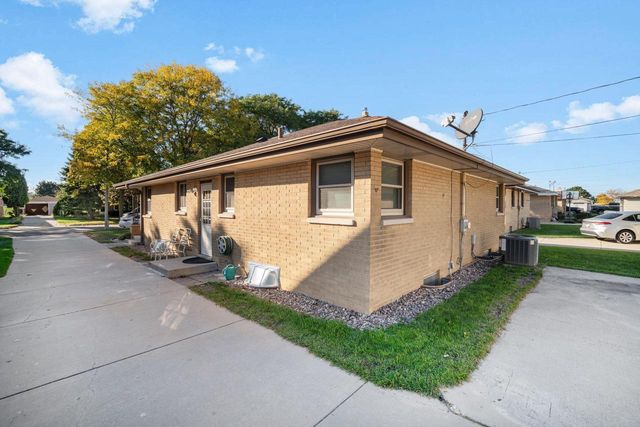 4758 S 22nd street STREET S, Milwaukee, WI 53221