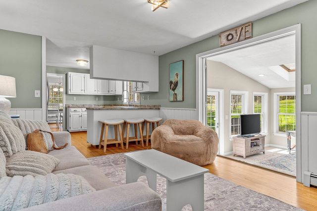 5 Goodwin Road, Hampton Falls, NH 03844