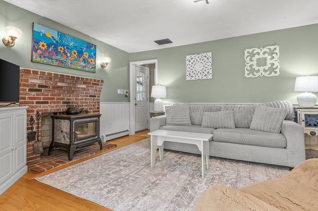 5 Goodwin Road, Hampton Falls, NH 03844