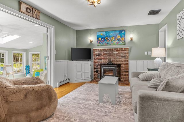 5 Goodwin Road, Hampton Falls, NH 03844