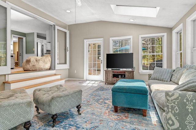 5 Goodwin Road, Hampton Falls, NH 03844
