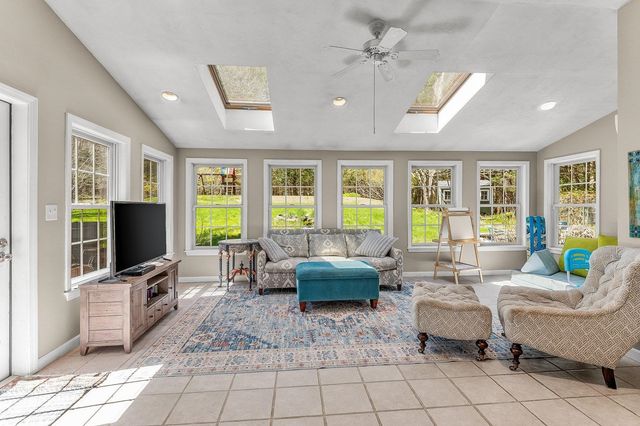 5 Goodwin Road, Hampton Falls, NH 03844