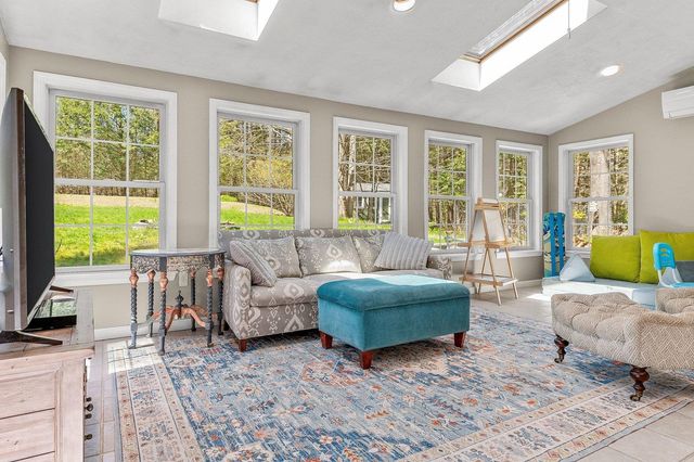 5 Goodwin Road, Hampton Falls, NH 03844