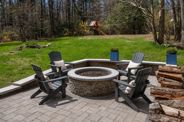 5 Goodwin Road, Hampton Falls, NH 03844