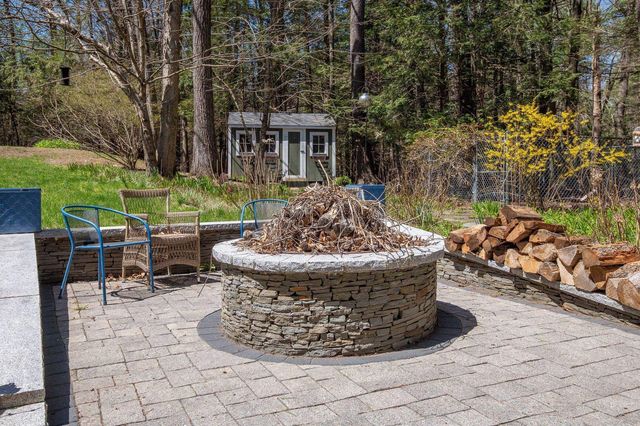 5 Goodwin Road, Hampton Falls, NH 03844