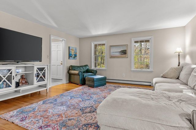 5 Goodwin Road, Hampton Falls, NH 03844