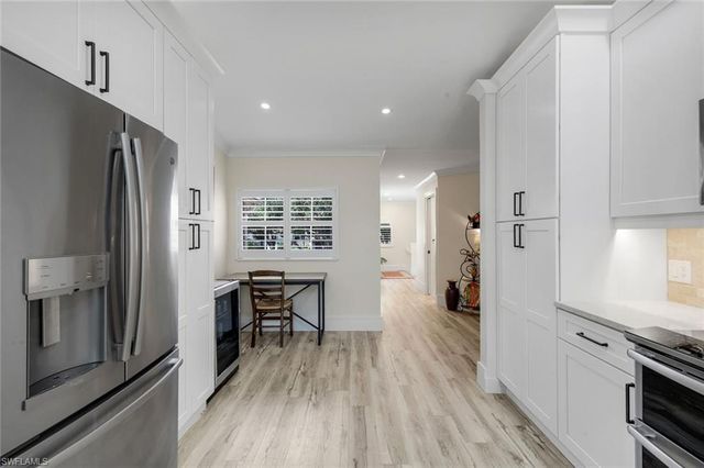 526 Lake Louise CIR 402, Naples, FL 34110