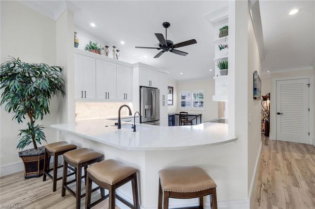 526 Lake Louise CIR 402, Naples, FL 34110