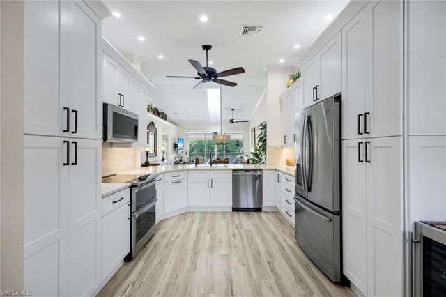 526 Lake Louise CIR 402, Naples, FL 34110