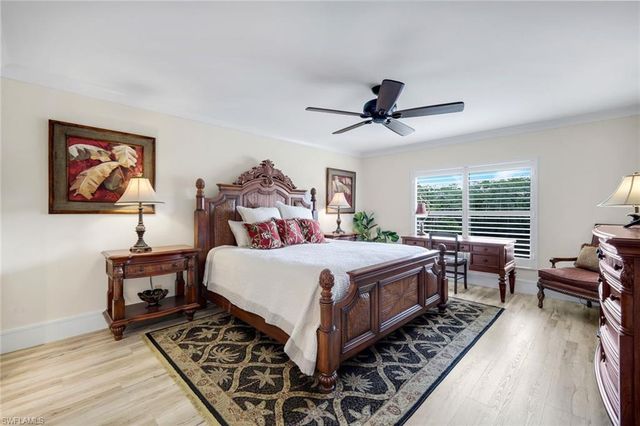 526 Lake Louise CIR 402, Naples, FL 34110